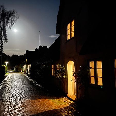 Ferienwohnung Kapitaenshaus Von 1712 - Neu Saniert Nieblum Exterior foto