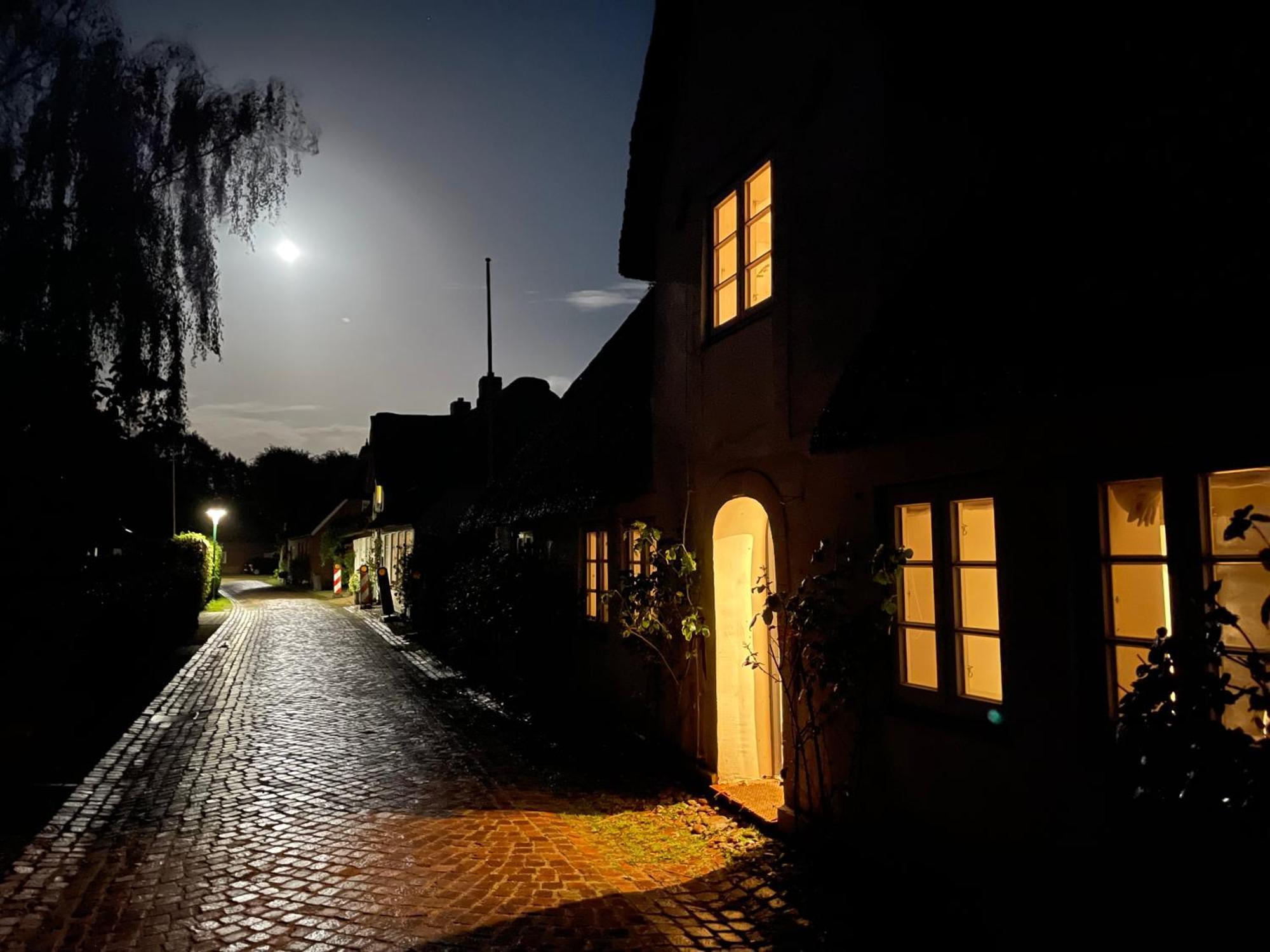 Ferienwohnung Kapitaenshaus Von 1712 - Neu Saniert Nieblum Exterior foto